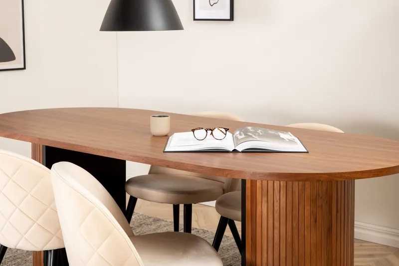 Biana Spisegruppe 200 cm Oval inkl. 4 Velvets Stoler - Valnøttbrun/Svart - Møbler - Bord - Spisegruppe