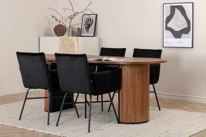 Bianca ovalt Spisebord med 4stk Pippi Spisestol - Møbler - Bord - Spisegruppe