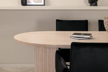 Bianca ovalt Spisebord med 4stk Pippi Spisestol - Møbler - Bord - Spisegruppe