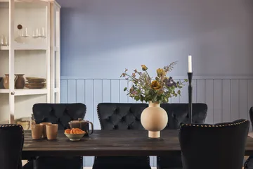 Dijon Spisegruppe 200 cm Rektangulært Spisebord med 6 Bergviken Stoler - Brun / Svart / Fløyel - Oppbevaring - Oppbevaringsmøbler - Sideboard & skjenk