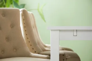 Jasmin Spisegruppe Hvit med 6 Viktoria Stoler - Beige/Vintageben - Møbler - Bord - Spisegruppe