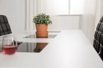 Jasmin Spisegruppe med 6 Frida Stoler - Hvit/Sort PU - Møbler - Bord - Spisegruppe