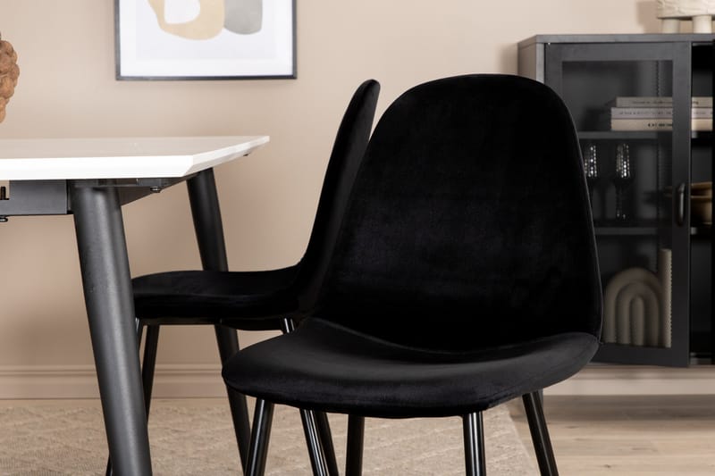 Jimms Forlengningsbar Spisegruppe 150 cm inkl. 4 Pontus Stol - Hvit/Svart - Møbler - Bord - Spisegruppe