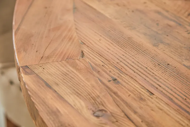 Lyon Spisegruppe Ø150 cm Rund med 6 Viktoria Stoler - Vintage Natur / Hvit / Beige - Møbler - Bord - Spisegruppe