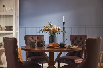 Lyon Spisegruppe 120 cm Rund med 4 Bergviken Stoler Kunstlær - Brun - Møbler - Bord - Spisegruppe