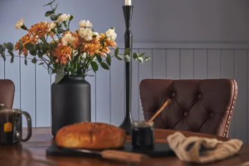 Lyon Spisegruppe 120 cm Rund med 4 Bergviken Stoler Kunstlær - Brun - Møbler - Bord - Spisegruppe