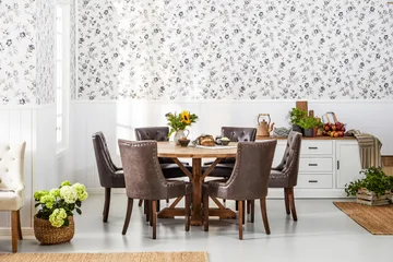 Lyon Spisegruppe 150 cm Rundt Mørkt Tre med 6 Tuva Stoler - Vintage Alm / Brun PU - Møbler - Bord - Spisegruppe