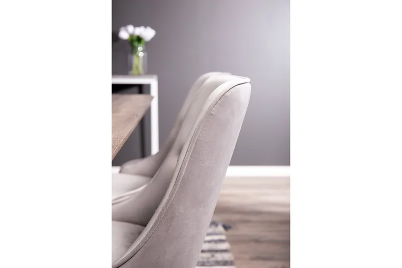 Malvina Spisegruppe med 4 Valerie Lyx Fløyelsstoler - Møbler - Bord - Spisegruppe