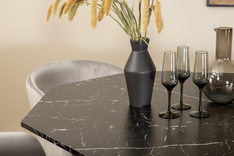 Marbs Rundt Spisebord med 4stk Berit Spisestol - Møbler - Bord - Spisegruppe