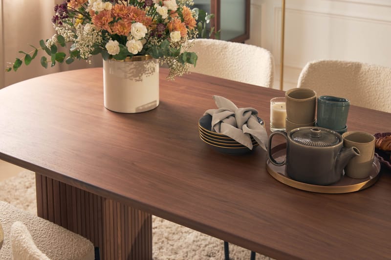 Noira Ovalt Spisebord 220 cm Valnøtt med 6 Gemmiano Spisestoler - Brun / Teddy / Tre - Møbler - Bord - Spisegruppe