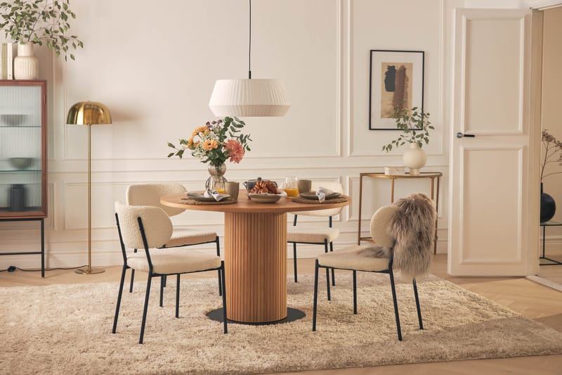 Noira Spisebord 120 cm Valnøtt Rundt med 4 Gemmiano Spisestoler - Brun - Møbler - Bord - Spisegruppe