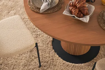 Noira Spisebord 120 cm Valnøtt Rundt med 4 Gemmiano Spisestoler - Brun - Møbler - Bord - Spisegruppe