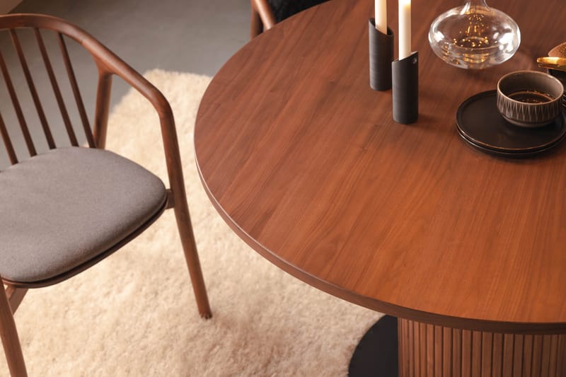 Noira Spisegruppe 120 cm Rundt Spisebord med 4 Noira Stoler - Valnøtt - Møbler - Bord - Spisegruppe