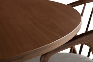 Noira Spisegruppe 120 cm Rundt Spisebord med 4 Noira Stoler - Valnøtt - Møbler - Bord - Spisegruppe