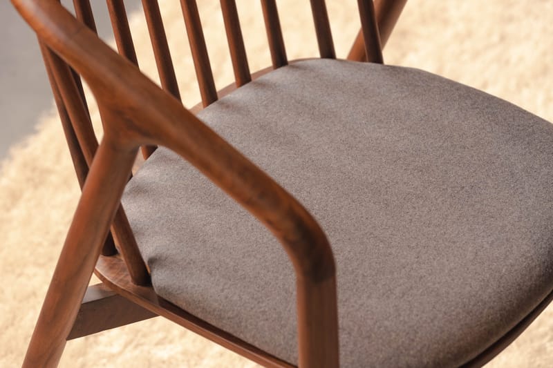 Noira Spisegruppe 120 cm Rundt Spisebord med 4 Noira Stoler - Valnøtt - Møbler - Bord - Spisegruppe