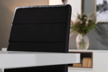 Ratliff Spisegruppe 180 cm + 6 Stoler Utvidbart med Tilleggsplate - Hvit / Svart PU / Krom - Møbler - Bord - Spisegruppe