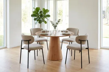 Siena spisegruppe rund 110 cm eik med 4 Lucy spisestoler - Eik - Møbler - Bord - Spisegruppe