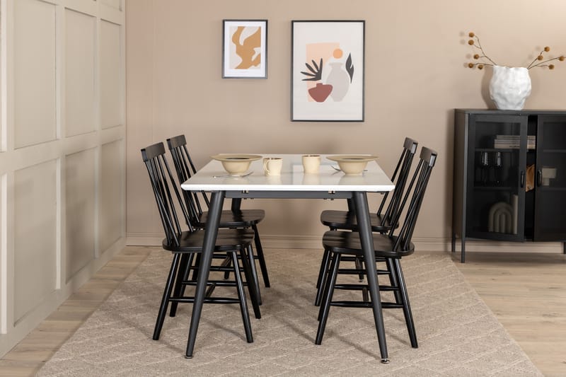 Spisegruppe Jyma Forlengningsbar 150 cm inkl. 4 Roar Stoler - Hvit/Svart - Møbler - Bord - Spisegruppe