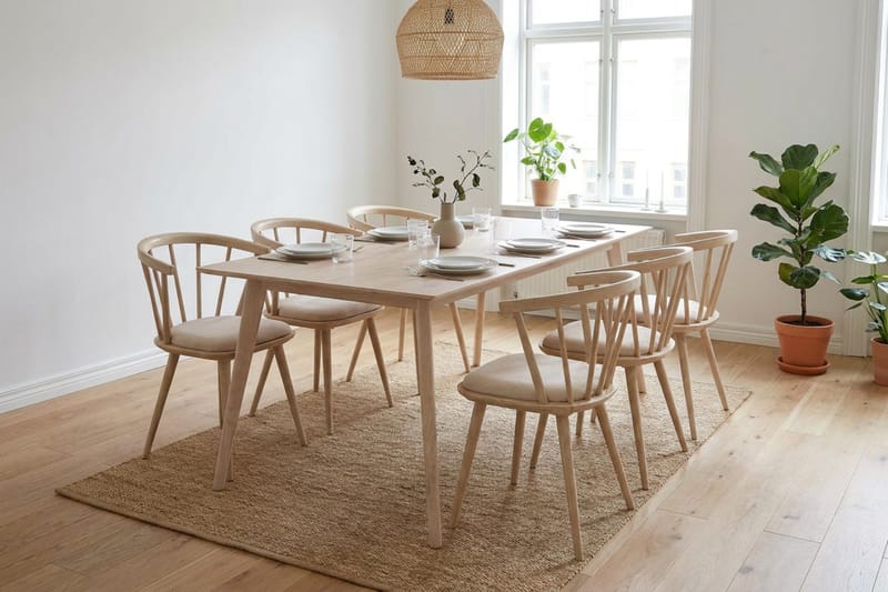 Tyrö spisegruppe 190 cm Whitewash med 6 stk. Tyrö karmstoler med pute - Whitewash - Møbler - Bord - Spisegruppe