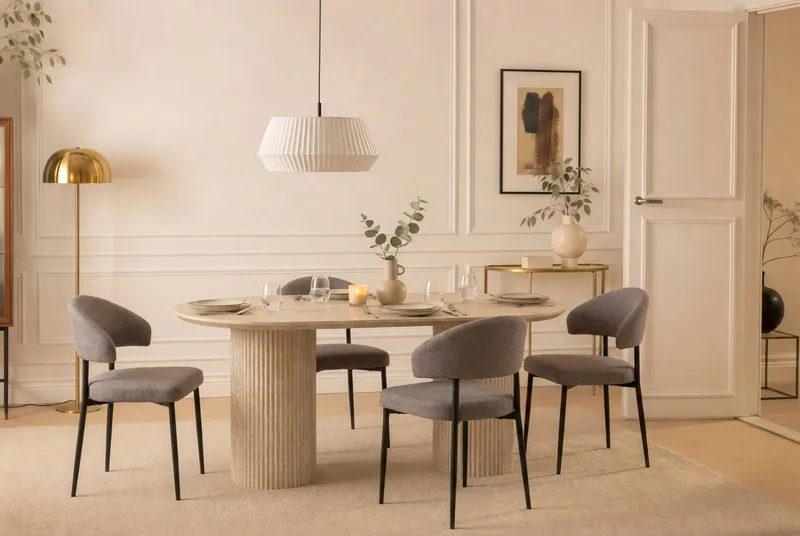 Uppveda Ovalt Spisebord 180x90 cm med 4 Sawako Greige Stoler - Travertin/Greige - Møbler - Bord - Spisegruppe