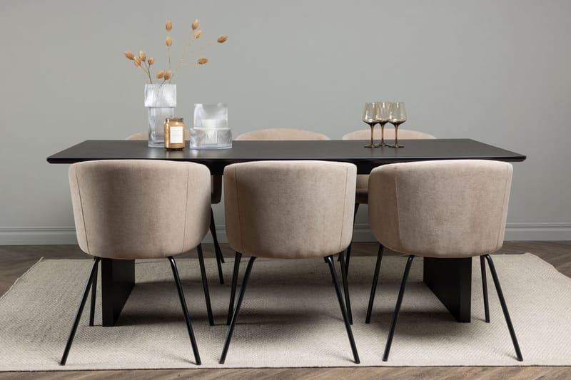 Vail spisebord 200 cm med 6 Berit armstoler med armlener