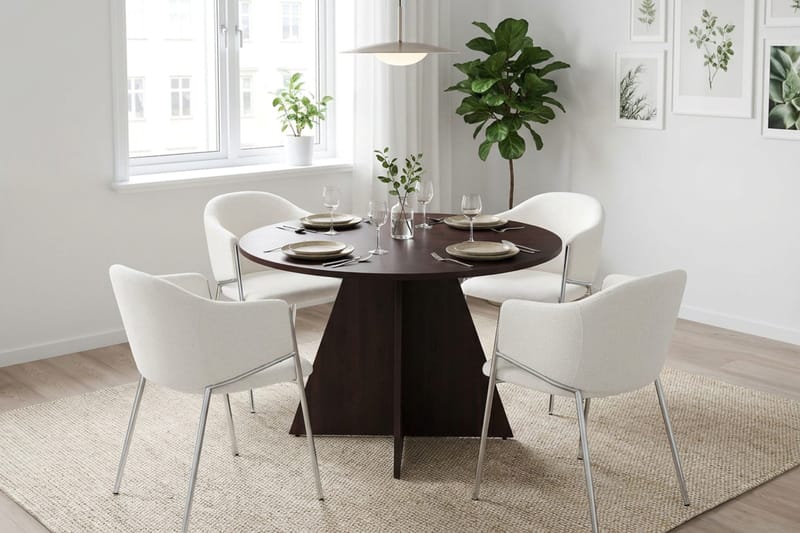 Vera spisegruppe, rund 110 cm, med 4 Filip spisestoler - Røkt eik - Møbler - Bord - Spisegruppe