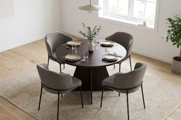 Vera spisegruppe, rund 110 cm, med 4 Filip spisestoler - Røkt eik - Møbler - Bord - Spisegruppe