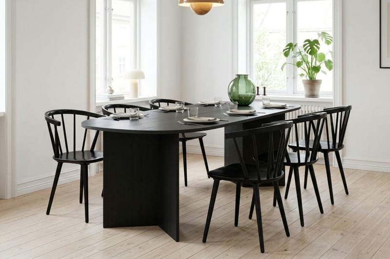 Vera spisegruppe rektangulær 220 cm svart med 6 Tyrö spisestoler - Svart - Møbler - Bord - Spisegruppe