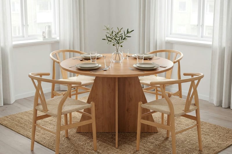 Vera spisegruppe rund 110 cm eik med 4 Dastoori spisestoler - Eik - Møbler - Bord - Spisegruppe