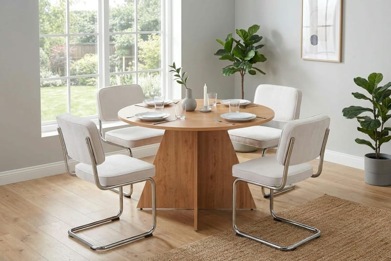 Vera spisegruppe rund 110 cm eik med 4 Milva spisestoler - Eik - Møbler - Bord - Spisegruppe