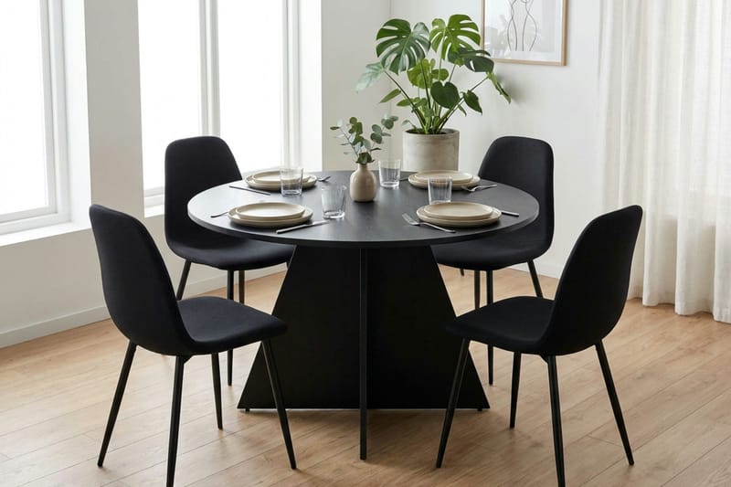Vera spisegruppe rund 110 cm svart med 4 Nibe spisestoler - Svart - Møbler - Bord - Spisegruppe