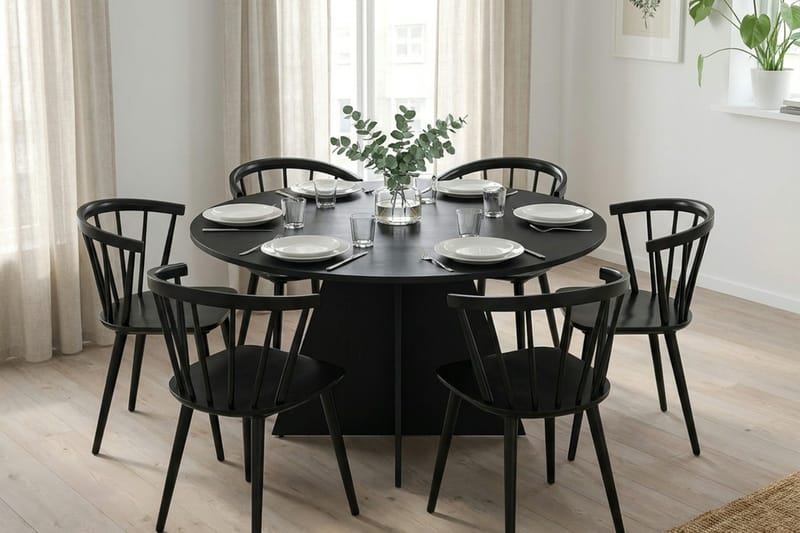 Vera spisegruppe rund 130 cm svart med 6 Tyrö spisestoler - Svart - Møbler - Bord - Spisegruppe