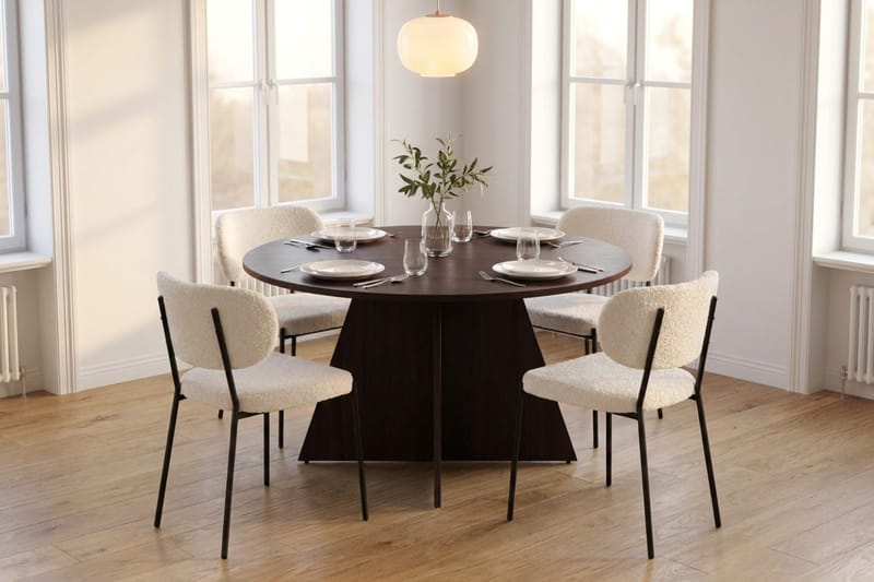Vera spisegruppe rund 150 cm med 4 Gemmiano spisestoler - Røkt eik - Møbler - Bord - Spisegruppe