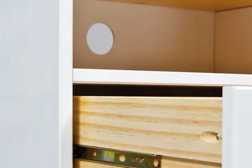 Livesey Gulvstående TV-benk 180 cm med Oppbevaring i Furu - Hvit - Møbler - TV- & Mediamøbler - TV benk & mediabenk