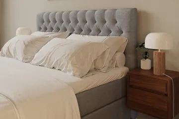 Hilton Lyx Komplett Sengpakke 160x200 cm Kontinentalseng med knappet sengegavl - Grå - Møbler - Senger - Kontinentalsenger