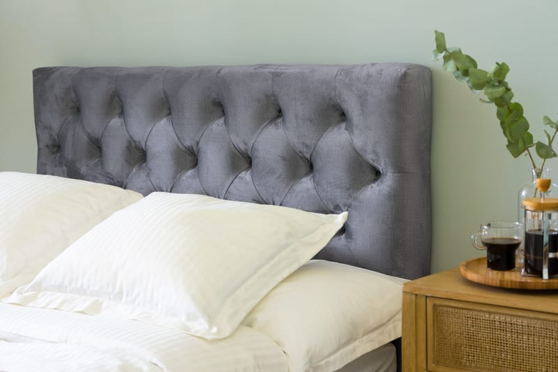 Ella Sengepakke 140x200cm Dypheftet Sengegavl - Lysegrå / Fløyel - Møbler - Senger - Kontinentalsenger