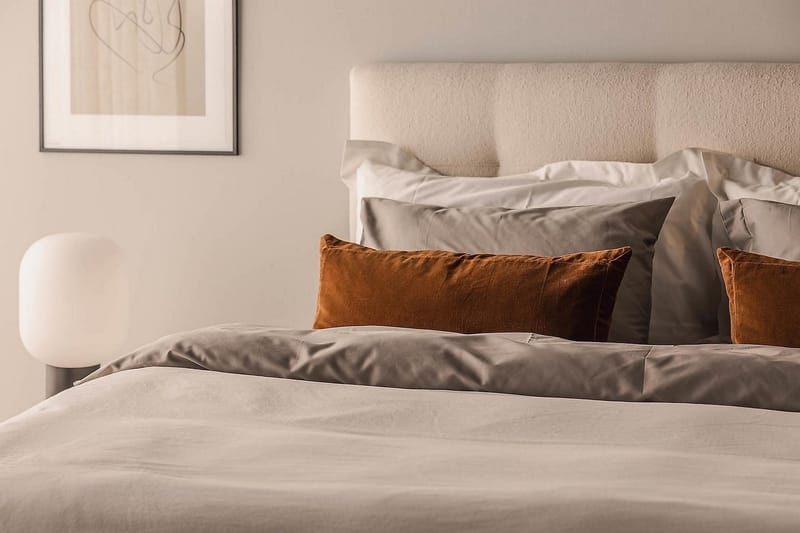 Oslo Luksus Komplett Seng Pakke Kontinentalseng 180x200 cm med sengegavl - Beige / Lys - Møbler - Senger - Kontinentalsenger