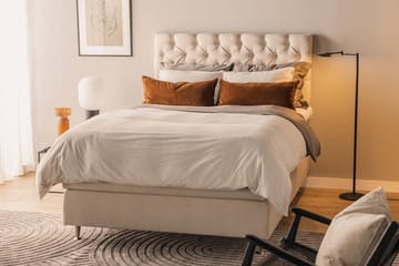 Oslo Lyx Sengepakke Boucle 120x200 Dypheftende Gavl - Lysebeige - Møbler - Senger - Kontinentalsenger