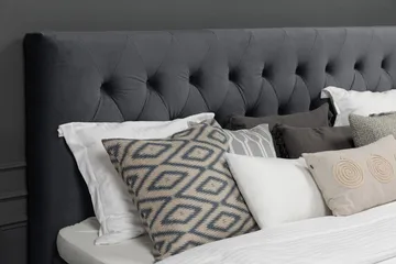 Royal Velvet Komplett Sengepakke 180x200 cm - Svart Fløyel/Dreide Ben - Møbler - Senger - Kontinentalsenger