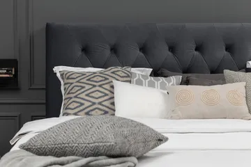 Royal Velvet Komplett Sengepakke 180x200 cm - Svart Fløyel/Dreide Ben - Møbler - Senger - Kontinentalsenger