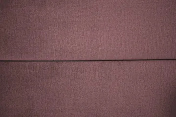 Royal Velvet Kontinentalseng 210x210 cm - Rosa Fløyel/Høye Gullben - Møbler - Senger - Kontinentalsenger