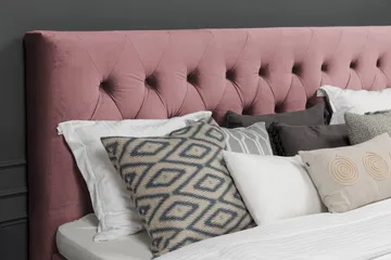 Royal Velvet Kontinentalseng 210x210 cm - Rosa Fløyel/Høye Gullben - Møbler - Senger - Kontinentalsenger