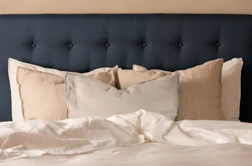 Scarlett Sengepakke 140x200 Skummadrass - Knappet gavl Blå - Møbler - Senger - Kontinentalsenger