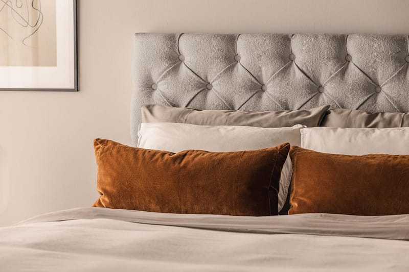 Sengepakke Kakichi Boucle 140x200 Dypheftende gavl - Grå - Møbler - Senger - Kontinentalsenger