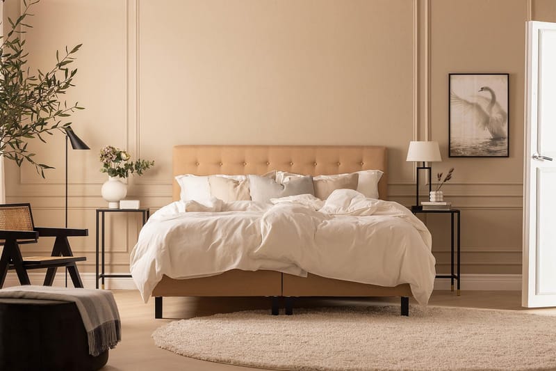 Sengepakke Nayaka 210x210 Lateksmadrass - Knappet gavl Beige - Møbler - Senger - Kontinentalsenger