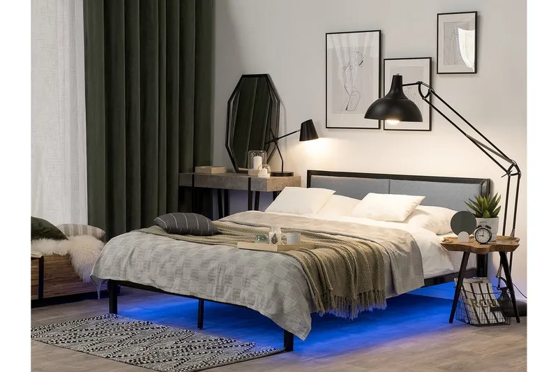 Clamart Sengepakke – Seng 160x200 cm i Stoff med Sengegavl + Overmadrass, Lys Grå