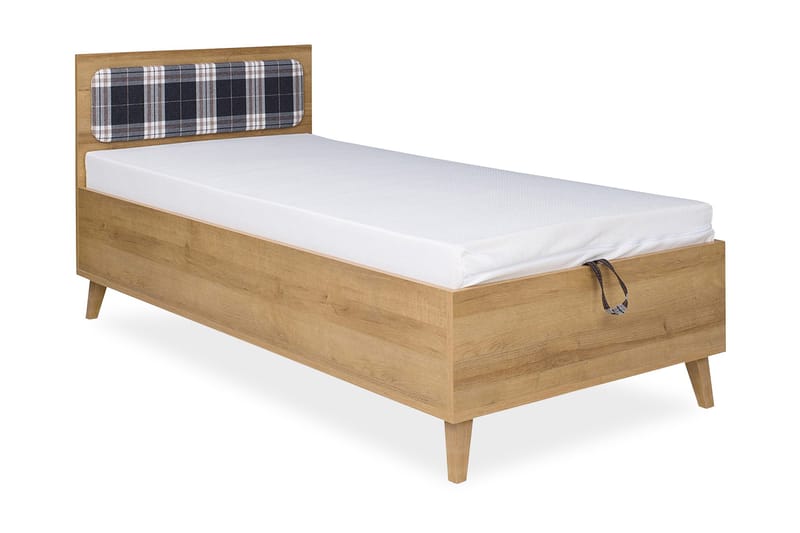 Vintra Rammeseng, Tre