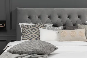 Royal Velvet Komplett Sengepakke 180x200 cm - Lysegrå Fløyel/Lave Rosében - Møbler - Senger - Kontinentalsenger