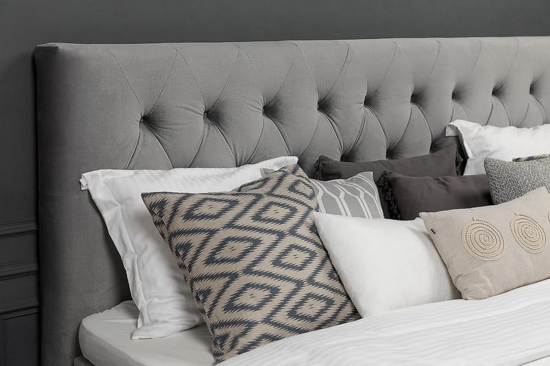 Royal Velvet komplett sengepakke 180x200 cm - Lysegrå med høye sølvfargede ben - Møbler - Senger - Kontinentalsenger