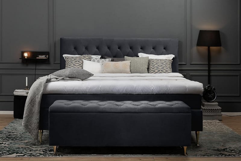Royal Velvet komplett sengepakke med fløyelsseng 180x200 cm - Svart med høye sølvben - Møbler - Senger - Kontinentalsenger